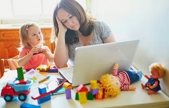 maman fatiguée en recherche de solution numérique