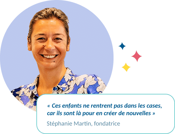 Portrait de Stéphanie Martin, souriante, accompagné de la citation : « Ces enfants ne rentrent pas dans les cases, car ils sont là pour en créer de nouvelles. »